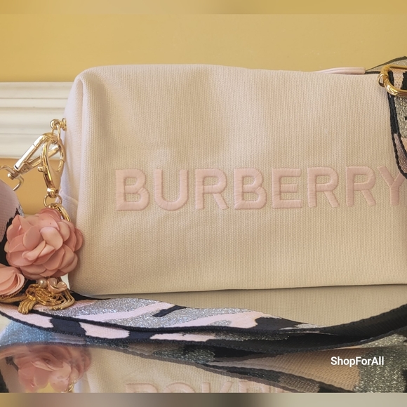 Burberry Pouch converted into to shoulder bag or cross body - Picture 14 of 16